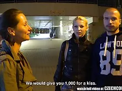 संचिका सौंदर्य फुल मूवी वीडियो में सेक्सी फुटबॉल खेलता है