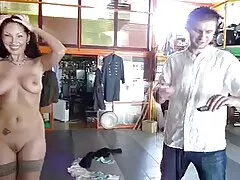 कुतिया एक सज्जन को अपने पास ले आई, जिसे केवल एक चीज़ की ज़रूरत है ताकि वह जल्दी से प्यारी के अद्भुत स्तन को प्राप्त कर फुल मूवी वीडियो में सेक्सी सके