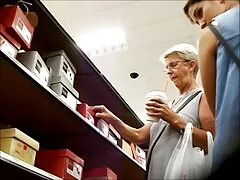 एक जाल ब्रेस में सुंदर नताली सेक्सी मूवी फुल एचडी सेक्सी मूवी उसके शरीर को सहलाती है